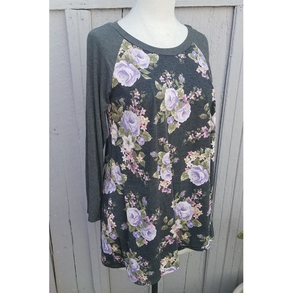 2x gorgeous faded gray floral long sleeved top - Picture 2 of 7